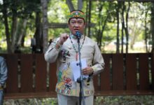 Wagub Kalteng, H. Edy Pratowo saat membacakan sambutan.