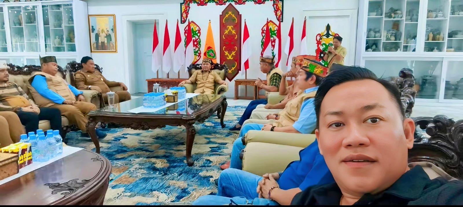 Ketua MPC Pemuda Pancasila Palangka Raya, Bush Valentino saat memgikuti audensi bersama GDAN bersama Gubernur Kalteng, H. Agustiar Sabran