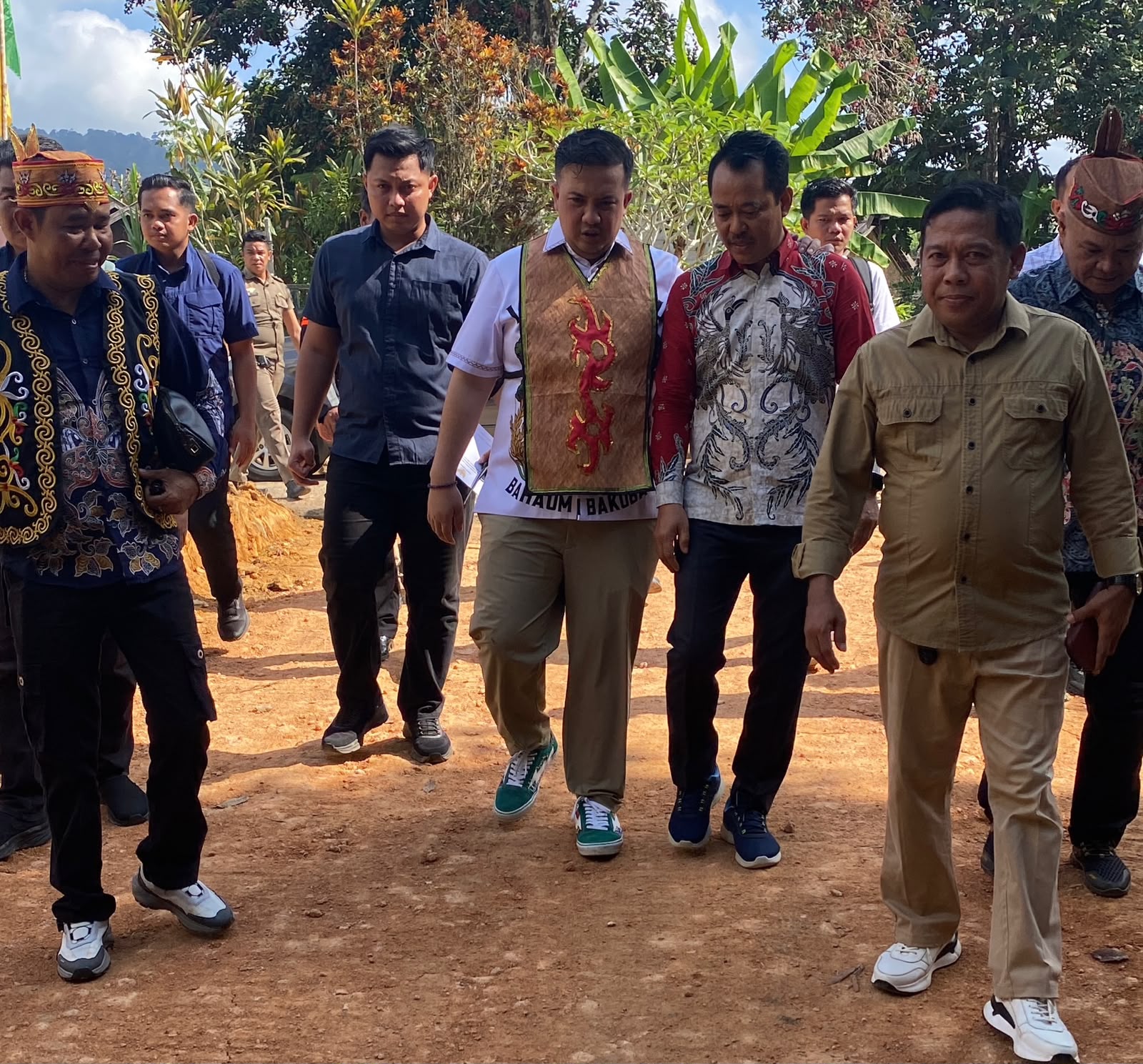 Rizky Hadiri Tradisi Maonjuan Sorah