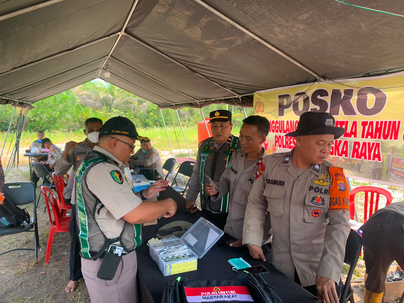 Penyaluran masker, vitamin dan oxycan ke Pos Karhutla yang ada di Kota Palangka Raya,