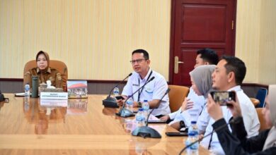 Bupati Kobar Hj. Nurhidayah saat memanggil jajaran manajemen PT PLN (Persero) UP3 Pangkalan Bun untuk meminta penjelasan terkait langkah pemulihan pasokan listrik