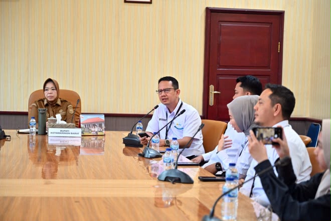 Bupati Kobar Hj. Nurhidayah saat memanggil jajaran manajemen PT PLN (Persero) UP3 Pangkalan Bun untuk meminta penjelasan terkait langkah pemulihan pasokan listrik