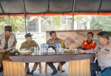 ‎Walikota Palangka Raya, Fairid Naparin saat melakukan pemantauan langsung ke sejumlah kawasan rawan karhutla