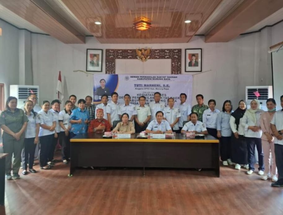 Tuti Marheni saat melakukan Reses di Tanah Siang