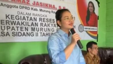 Kabik Amaz Jasikha saat mendengarkan aspirasi Warga Olung Soloi.