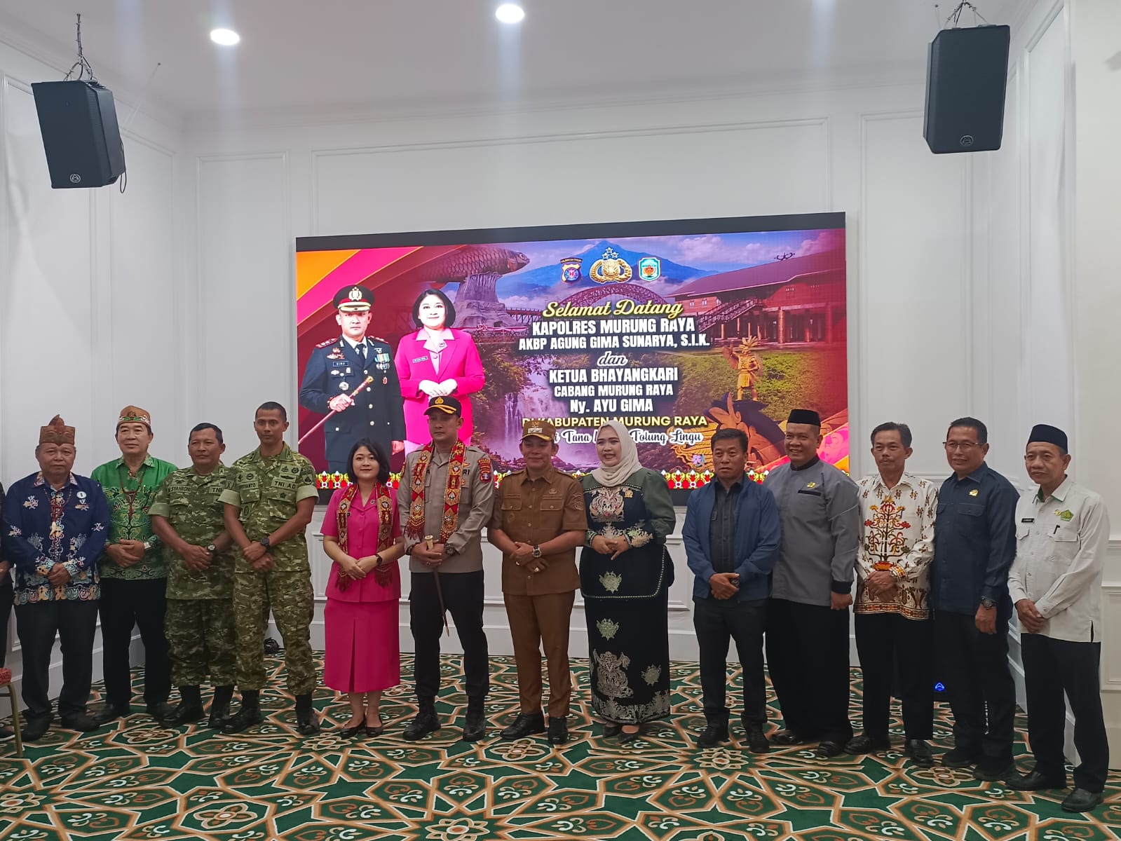 Foto bersama saat penyambutan Kapolres Mura yang baru