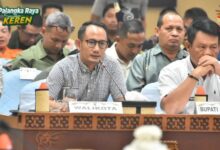 ‎Wali Kota Palangka Raya, Fairid Naparin saat mengikuti Rapat Koordinasi Penanggulangan Karhutla serta Antisipasi Bencana Hidrometeorologi bersama BNBP dan Pemprov Kalteng