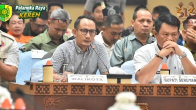 ‎Wali Kota Palangka Raya, Fairid Naparin saat mengikuti Rapat Koordinasi Penanggulangan Karhutla serta Antisipasi Bencana Hidrometeorologi bersama BNBP dan Pemprov Kalteng