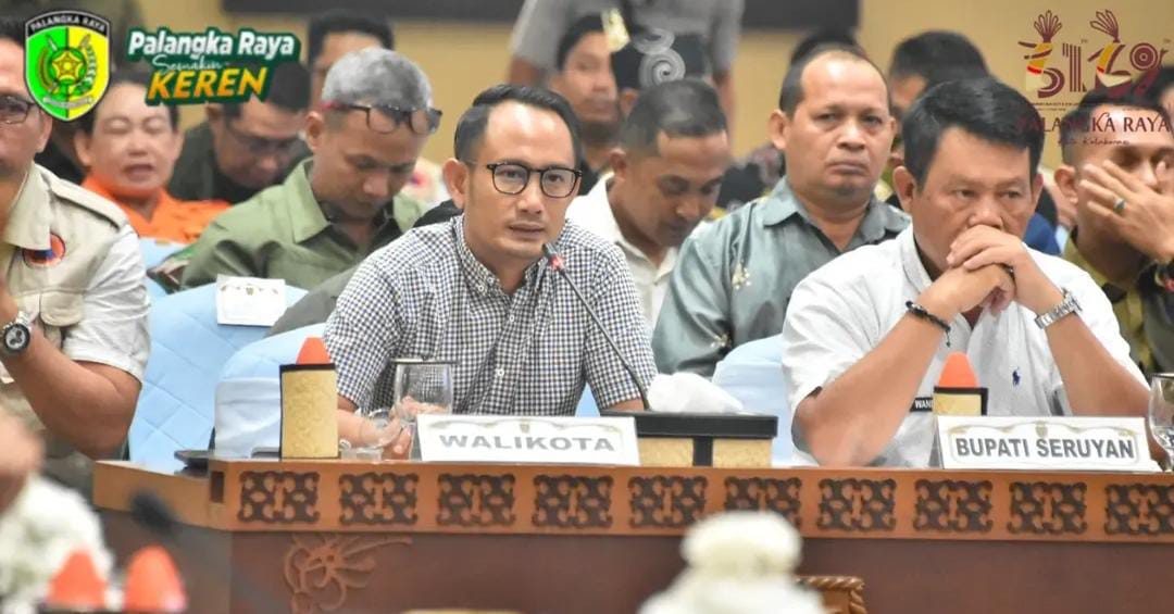‎Wali Kota Palangka Raya, Fairid Naparin saat mengikuti Rapat Koordinasi Penanggulangan Karhutla serta Antisipasi Bencana Hidrometeorologi bersama BNBP dan Pemprov Kalteng