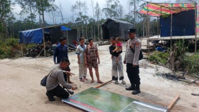 Pemasangan spanduk imbauan yang dilakukan Polsek Rakumpit